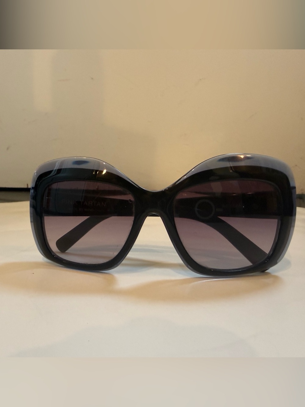 Pink Tartan Oversized Black Gradient Frame Sunglasses, Canadian made, new. - Picture 3 of 5